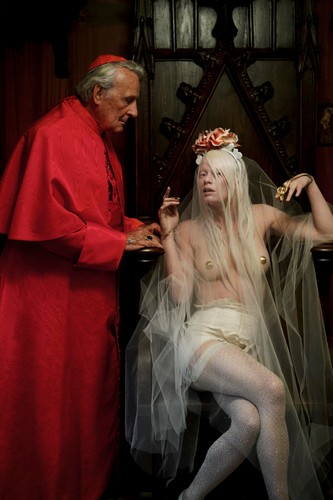 'The Next Day' – kadry z kontrowersyjnego klipu