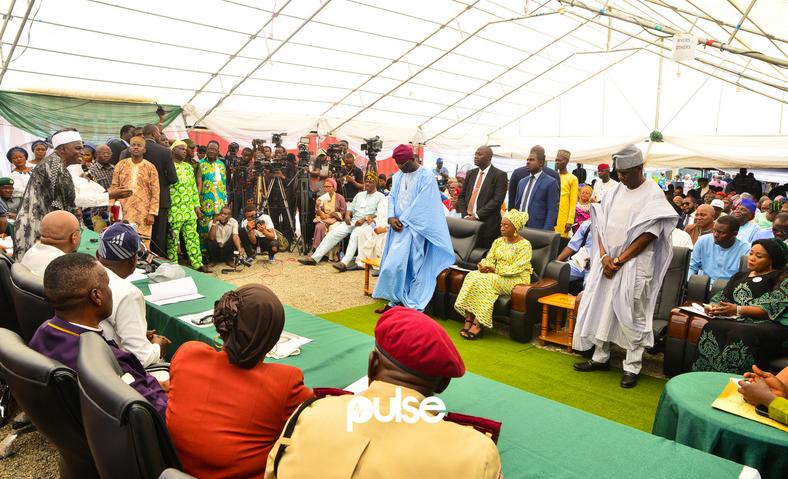 Sanwo-Olu and Hamzat bow heads in prayer before receiving certificate of return (Pulse) 