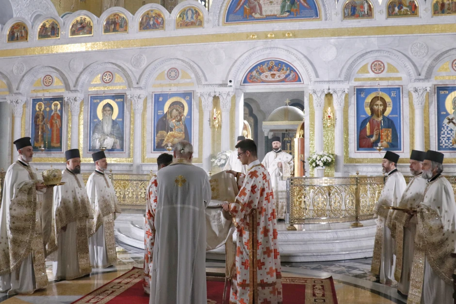 Služenje Vaskršnje liturgije u Hramu Svetog Save u Beogradu