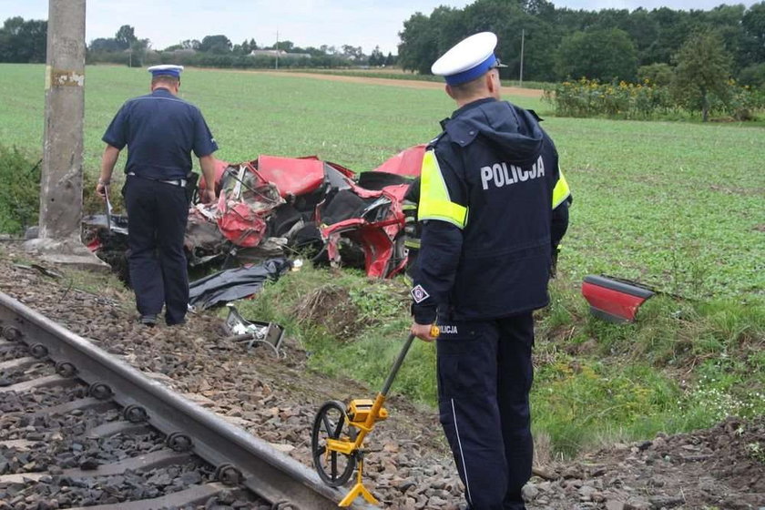 Makabra na przejeździe kolejowym. FOTO