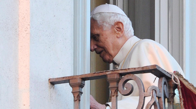 A volt pápa, XVI. Benedek állapota súlyos / Fotó: MTI/EPA/Ettore Ferrari