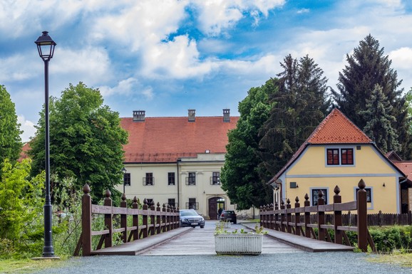 (FOTO) SKANDAL U SLAVONSKOM BRODU Osvanuo gnusan grafit s pozivom na brutalno ubistvo Srba