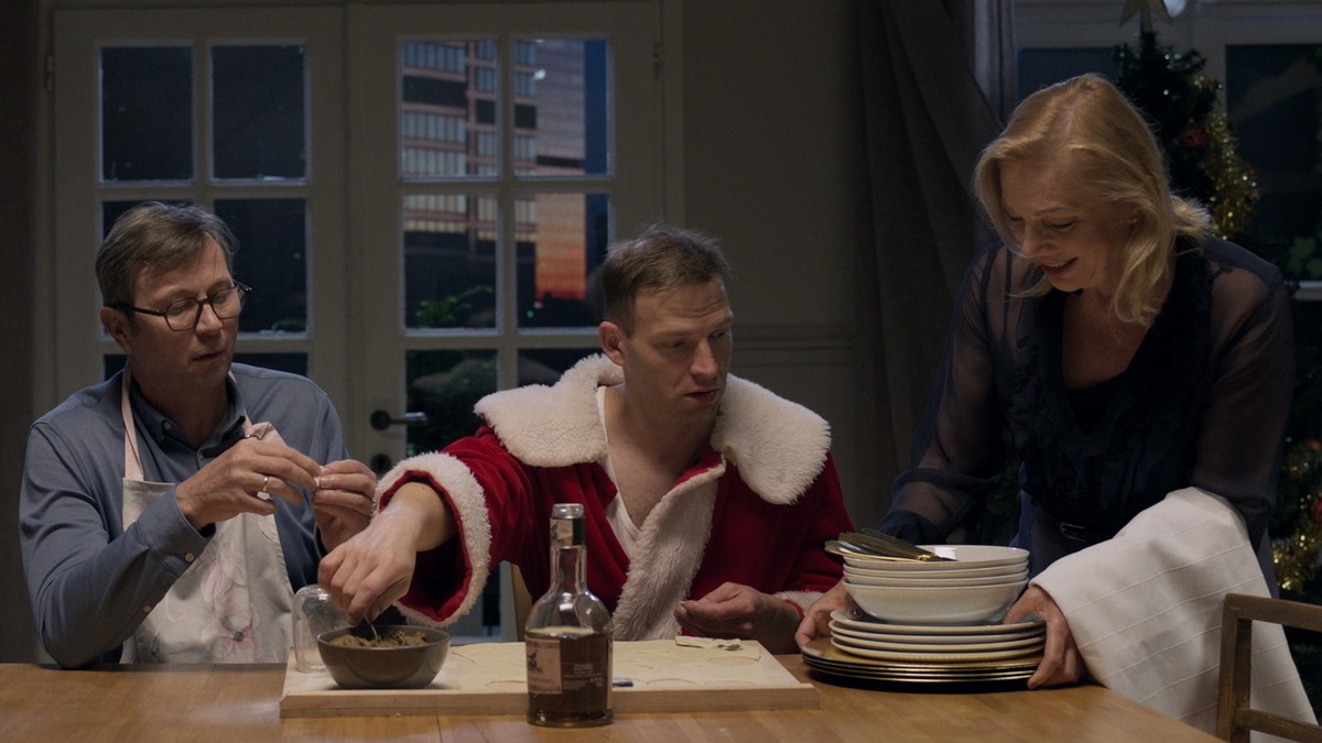 Piotr Cyrwus, Michał Rolnicki i Maja Barełkowska w filmie "Święta noc"