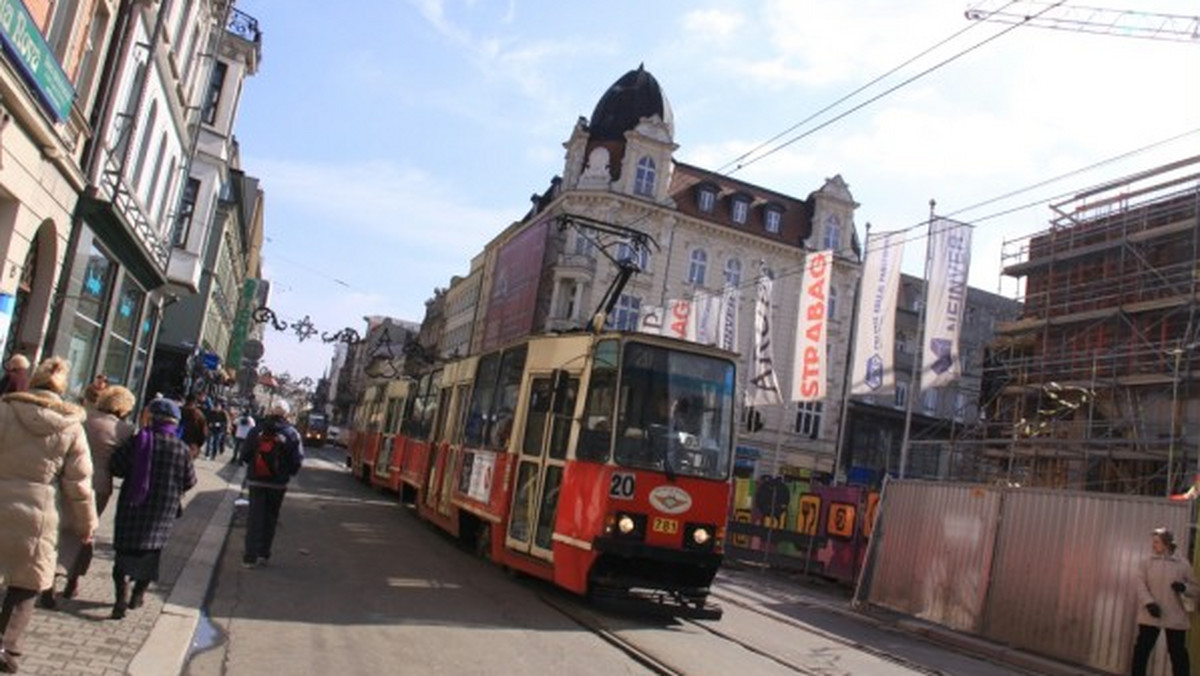 W niedzielę 19 stycznia w rejonie pętli Zawodzie oraz w ciągu ulicy 1 Maja w Katowicach trwać będą prace torowe związane z naprawą styków szyn. Roboty te spowodują zawieszenie ruchu tramwajowego między centrum miasta a Zawodziem. Funkcjonować będzie komunikacja zastępcza.