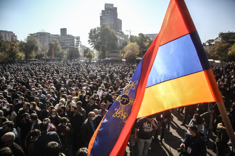 Protesty w Armenii po zawierzeniu broni w 2020 r.