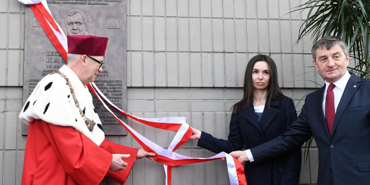 W Gdańsku odsłonięto tablicę Lecha Kaczyńskiego