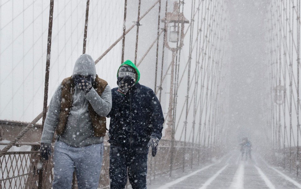 epa06417076 - USA NEW YORK WEATHER (Winter Storm in New York)