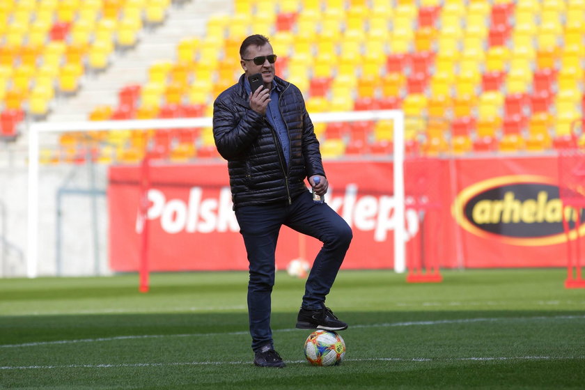 Kibice wracają na stadiony. Premier przedstawił plan "odmrażania" trybun