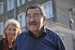 Grass znów prowokuje Izrael - tym razem chwali fizyka uznanego za szpiega