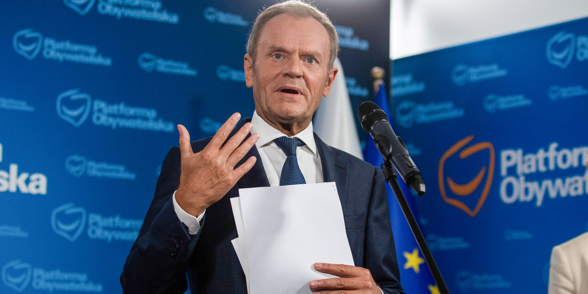 Donald Tusk uważa, że to skandal, iż posłowie obchodzą Polski Ład. 