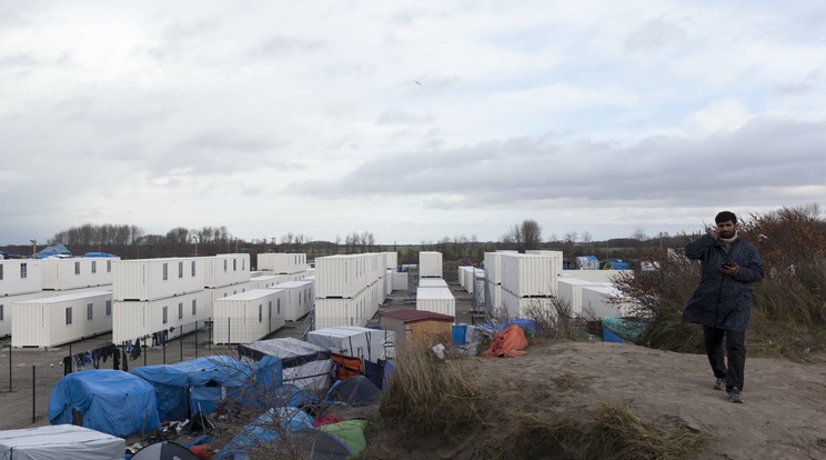 Majdnem 2000 menekült maradt Calaisnál / Fotó: Northfoto