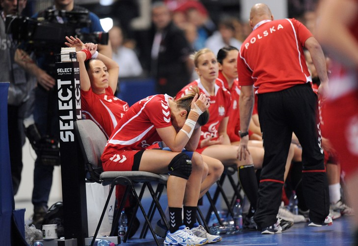 Smutek i łzy polskich szczypiornistek po porażce z Danią