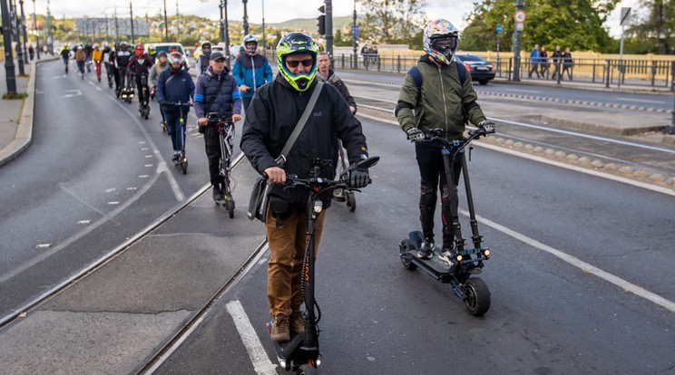 Elektromos roller KRESZ /Fotó: Ringier-archívum