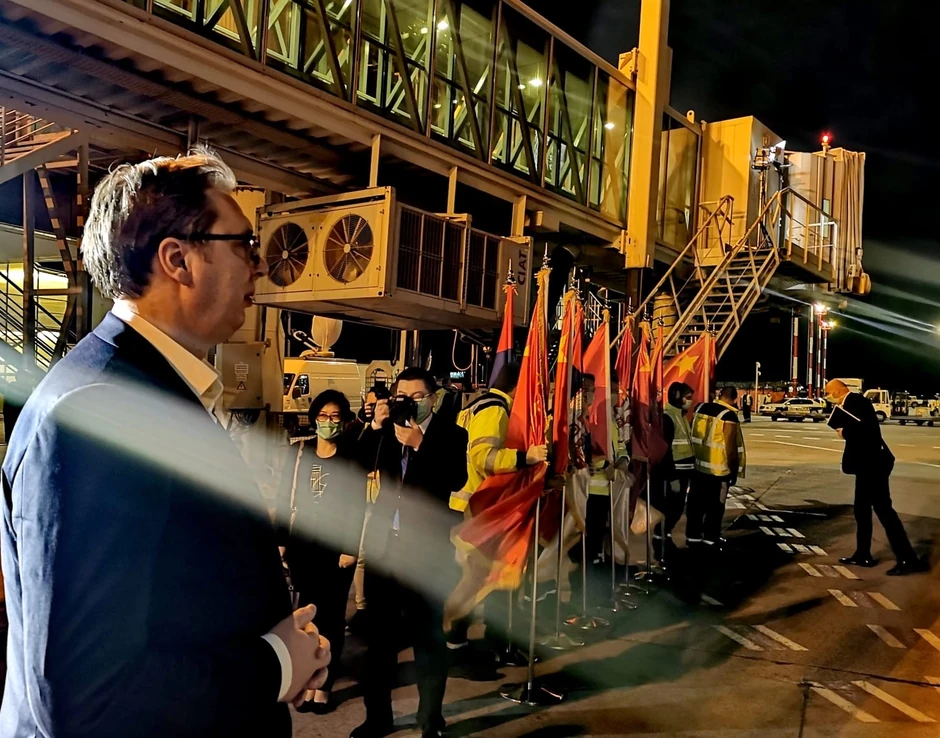 Predsednik Srbije Aleksandar Vučić dočekao je prvi avion pomoći iz Kine