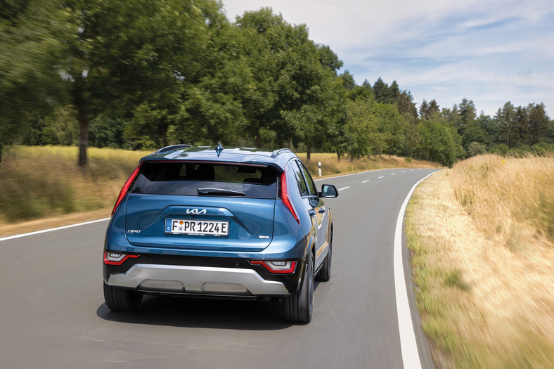 Wersją PHEV nowej Kii Niro można w trybie elektrycznym przejechać do 65 km.