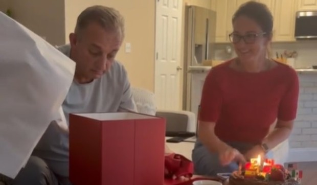 Iznenadila oca ulaznicama