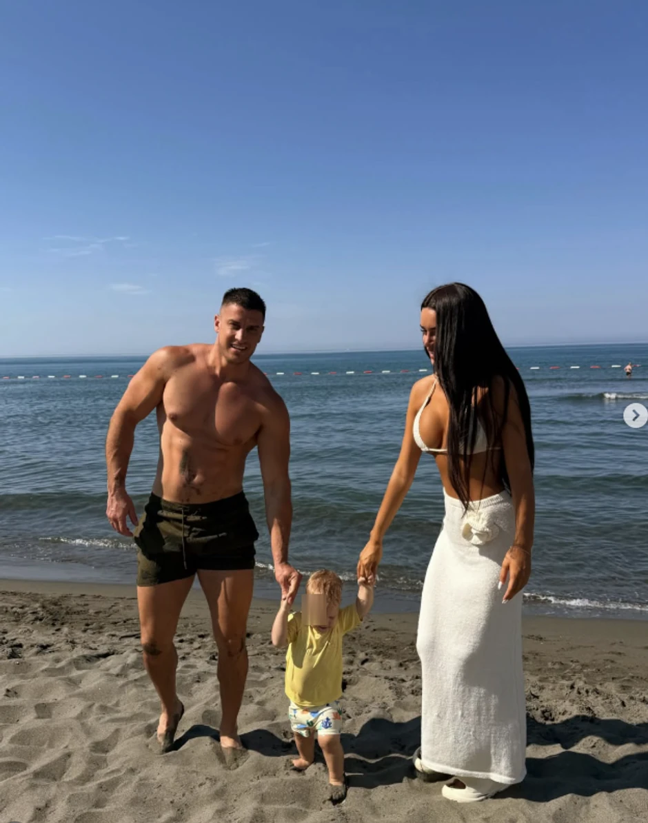 David Dragojević sa suprugom i sinom na moru