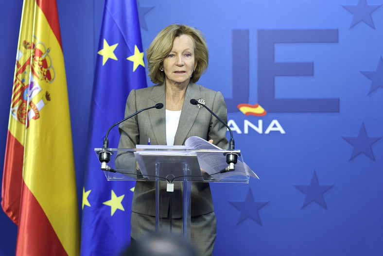 Elena Salgado, minister finansów w rządzie premiera Jose Luisa Zapatero, podczas wystąpienia na szczycie UE.