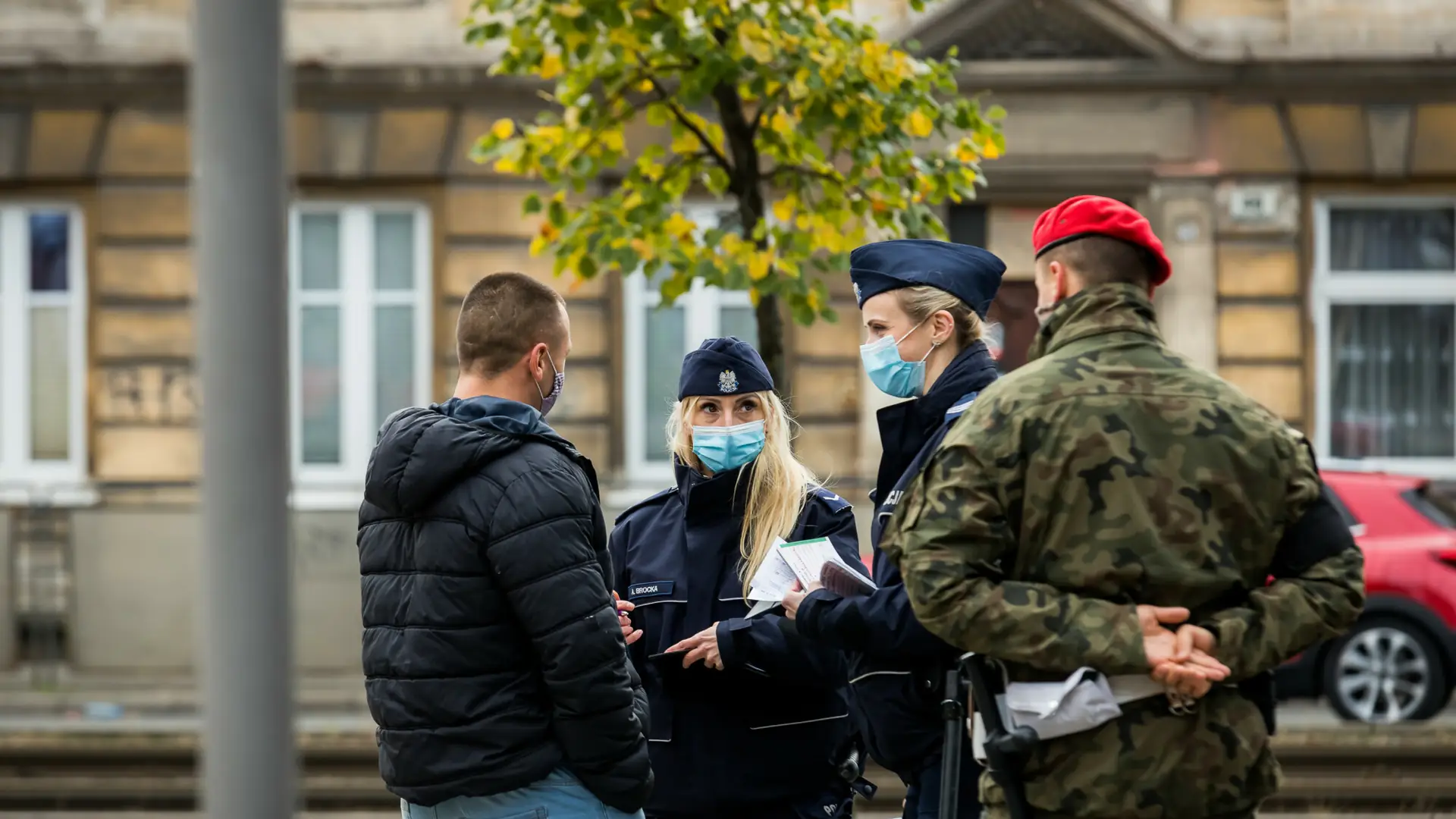 Godziny policyjne dla niezaszczepionych? Kontrowersyjny pomysł doradcy premiera