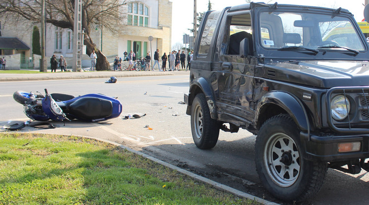 A 15 éves motoros életveszélyesen megsérült /Fotó: Baleset-info.hu