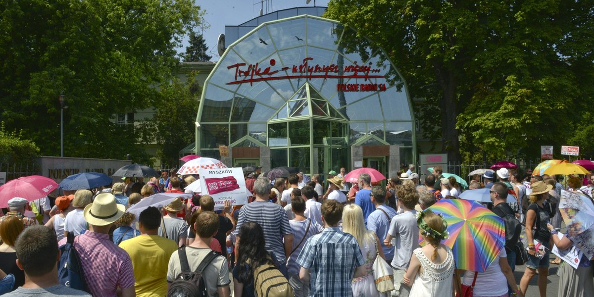 Protest słuchaczy przed siedzibą radiowej Trójki