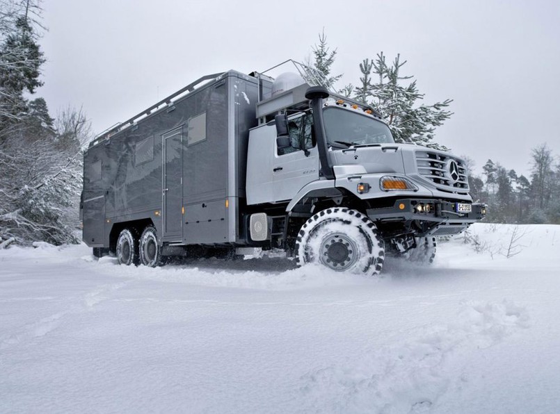 Mercedes zetros to bestia, która uwielbia niepokonane szlaki i wielkie obciążenia