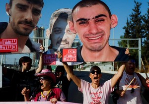 Porodice otetih i oni koji ih podržavaju traže da izraelska vlada pristane na sporazum o prekidu rata i vrati taoce kući | Foto: Reuters