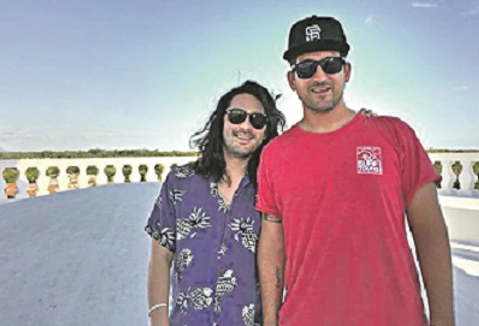 Na plaži u Nikaragvi: Aleksandar Karađorđević i prijatelj Džastin