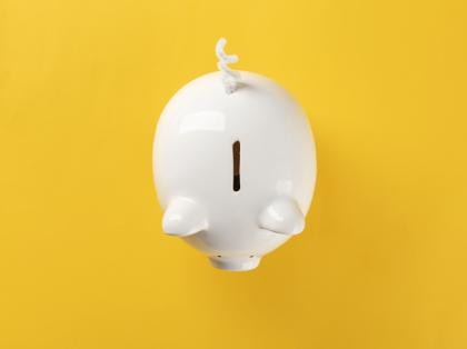 <strong>  Niższy CIT dla najmniejszych <strong>  

<br><br>W 2019 roku najmniejsze podmioty będą mogły skorzystać z niższej, 9 proc. stawki CIT. Przypominamy, że co do zasady obniżka podatku obejmie jedynie te firmy, u których wartość przychodu ze sprzedaży nie przekroczyła w danym roku podatkowym równowartości 1,2 mln euro. Resort szacuje, że reforma obejmie ponad 400 tys. firm mających osobowość prawną. Ma to być także zachęta, do wyboru tej właśnie formy działalności. <br><br>