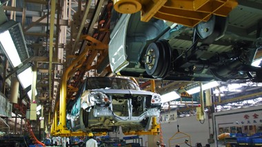 unijne cła okazały się "dziurawe". chińskie auta nadal zalewają europę