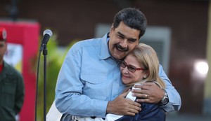 Nikolas Maduro, Silija Flores