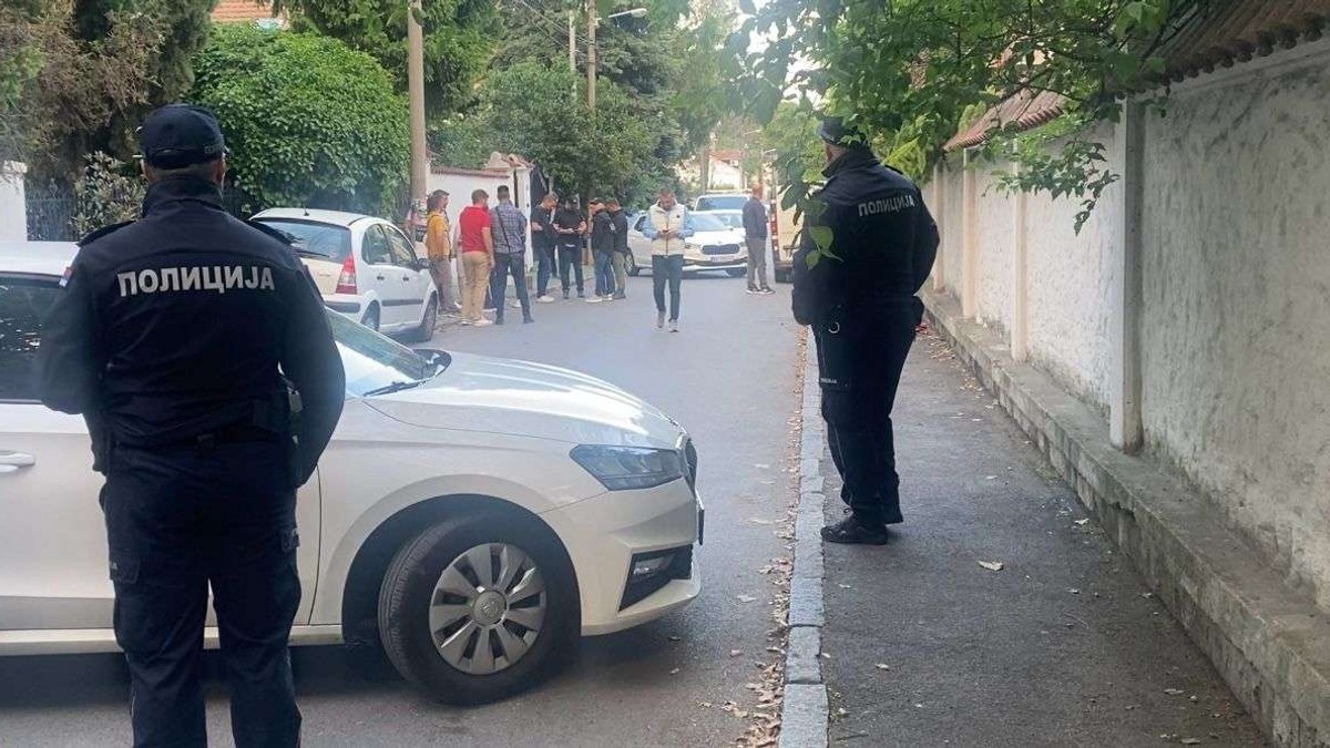 uviđaj policije ispred restorana na Senjaku