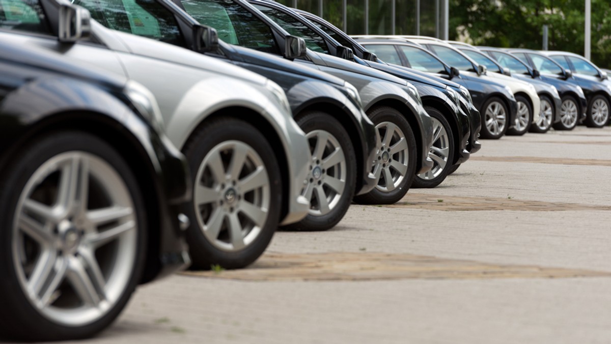 Brak miejsc postojowych zaczyna być coraz poważniejszym problemem dla mieszkańców Świnoujścia. Miasto planuje budowę siedmiu parkingów kubaturowych, które mają pomóc rozwiązać problem - informuje Radio Szczecin.