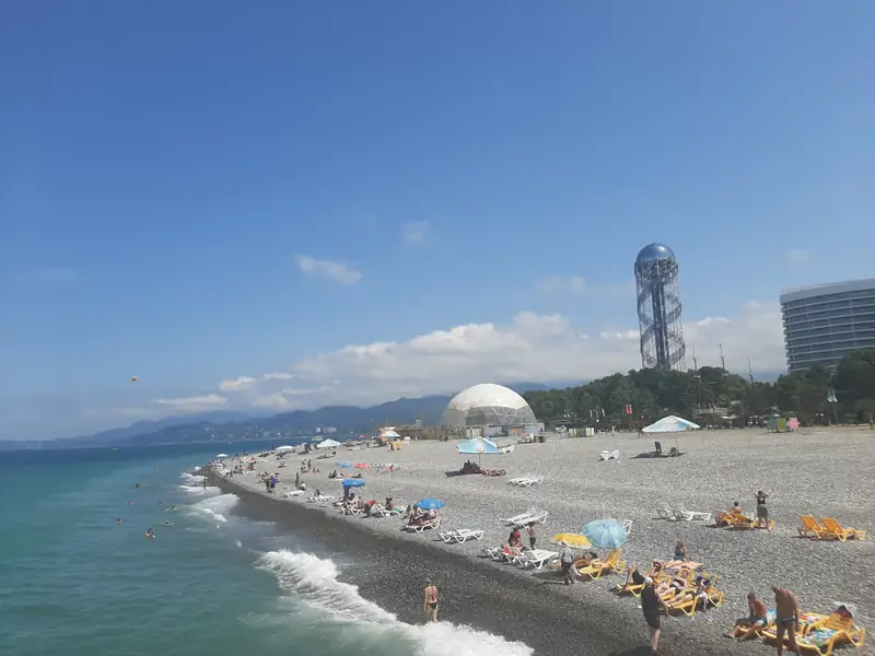 Widok na portową część plaży w Batumi