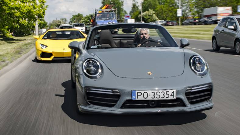 Ile zarabia Porsche na jednym aucie?