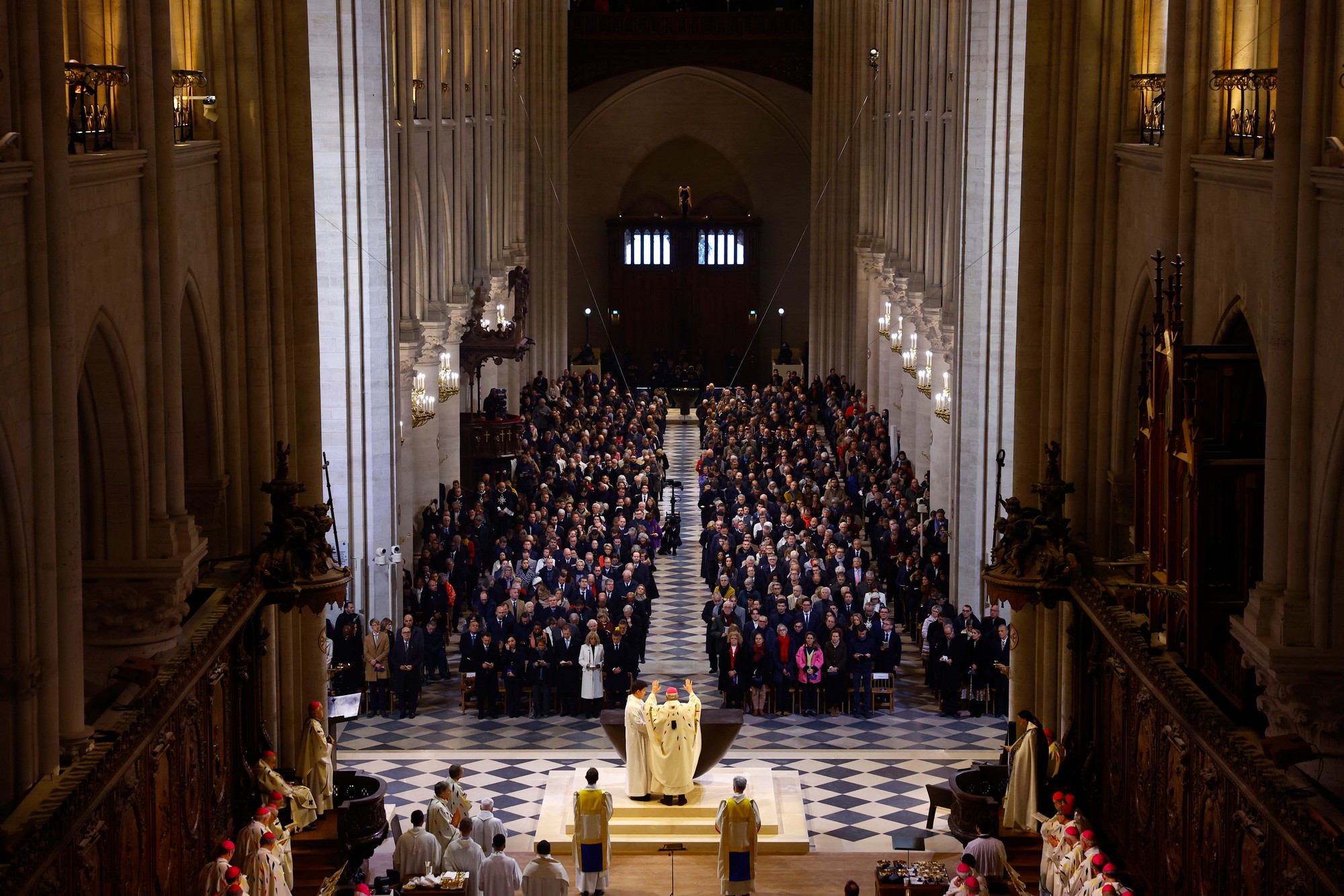 Prvá omša v zrekonštruovanej katedrále Notre-Dame v Paríži.