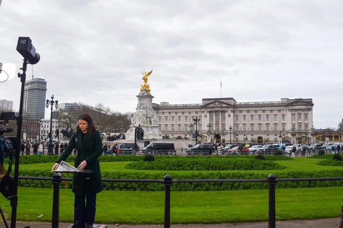 Novinarske ekipe ispred kuće gde trenutno boravi bivši princ