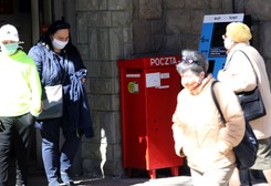 WHO: Nie rekomendujemy powszechnego noszenia masek