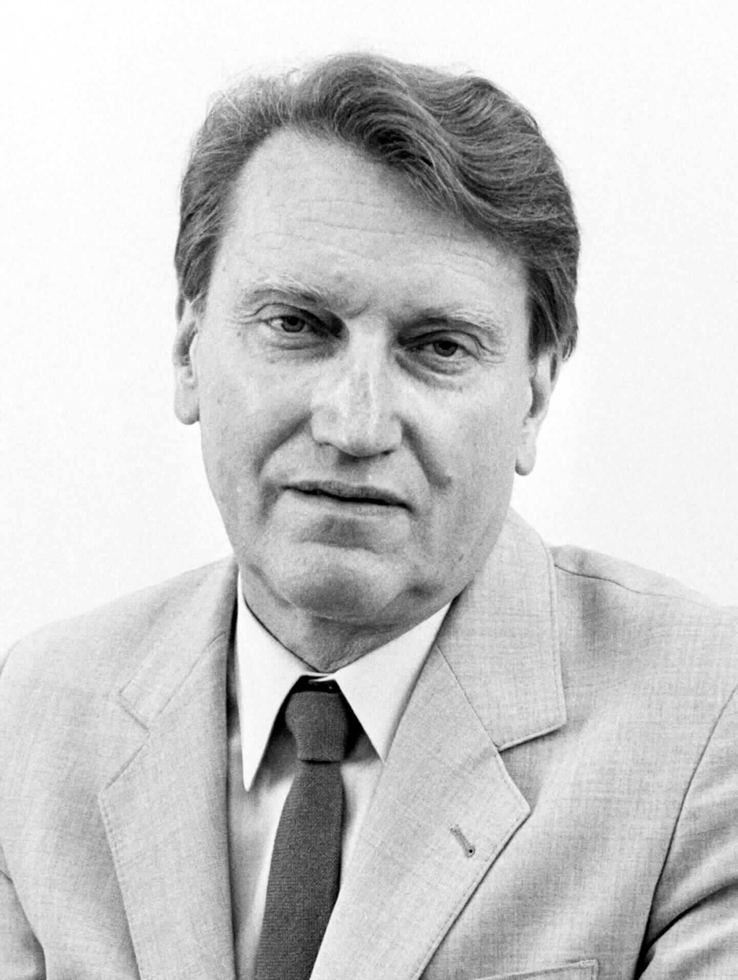 Bývalý diplomat, spisovateľ, poslanec Slovenskej národnej rady a spoluautor Deklarácie zvrchovanosti Slovenska Anton Hykisch