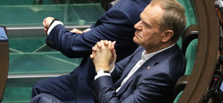 POLITICO: Donald Tusk obiecał wzmocnić prawa kobiet i osób LGBT, ale może mu nie starczyć sił