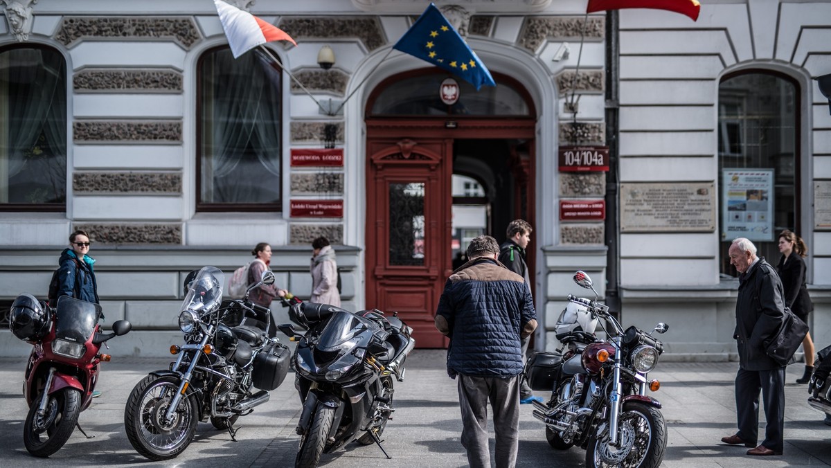 Od 10 rano w łódzkiej Atlas Arenie trwa impreza, która ma uświetnić otwarcie sezonu motocyklowego w Łodzi. O 13 ulicą Piotrkowską przejedzie wielka parada, w której uczestniczyć będzie nawet dwa i pół tysiąca motocykli.