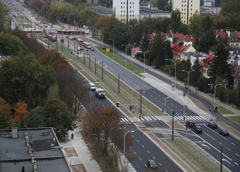 Drogowcy otworzyli dwie jezdnie ulicy Wołoskiej. Do dyspozycji kierowców są trzy pasy w każdym kierunku na odcinku od Woronicza do Racławickiej