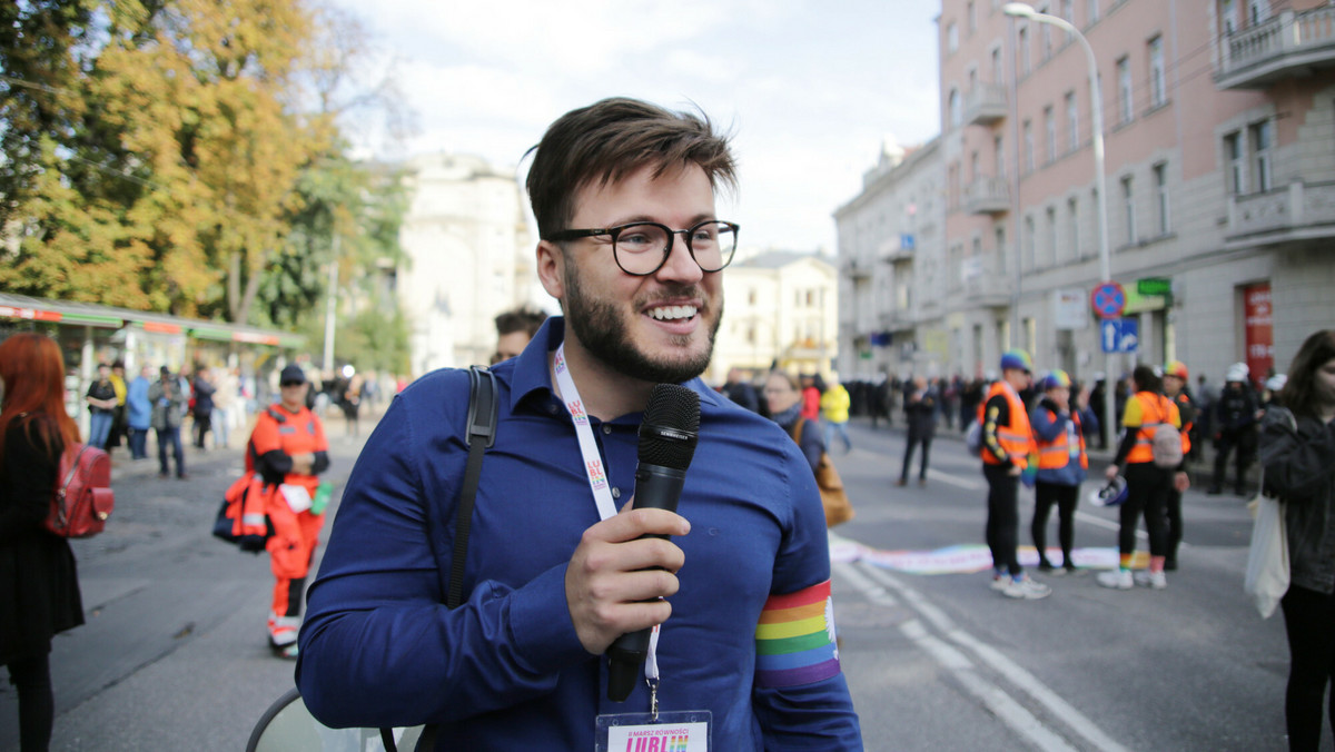 Został obrażony przez TVP. Bart Staszewski wygrał w sądzie przeciwko KRRiT