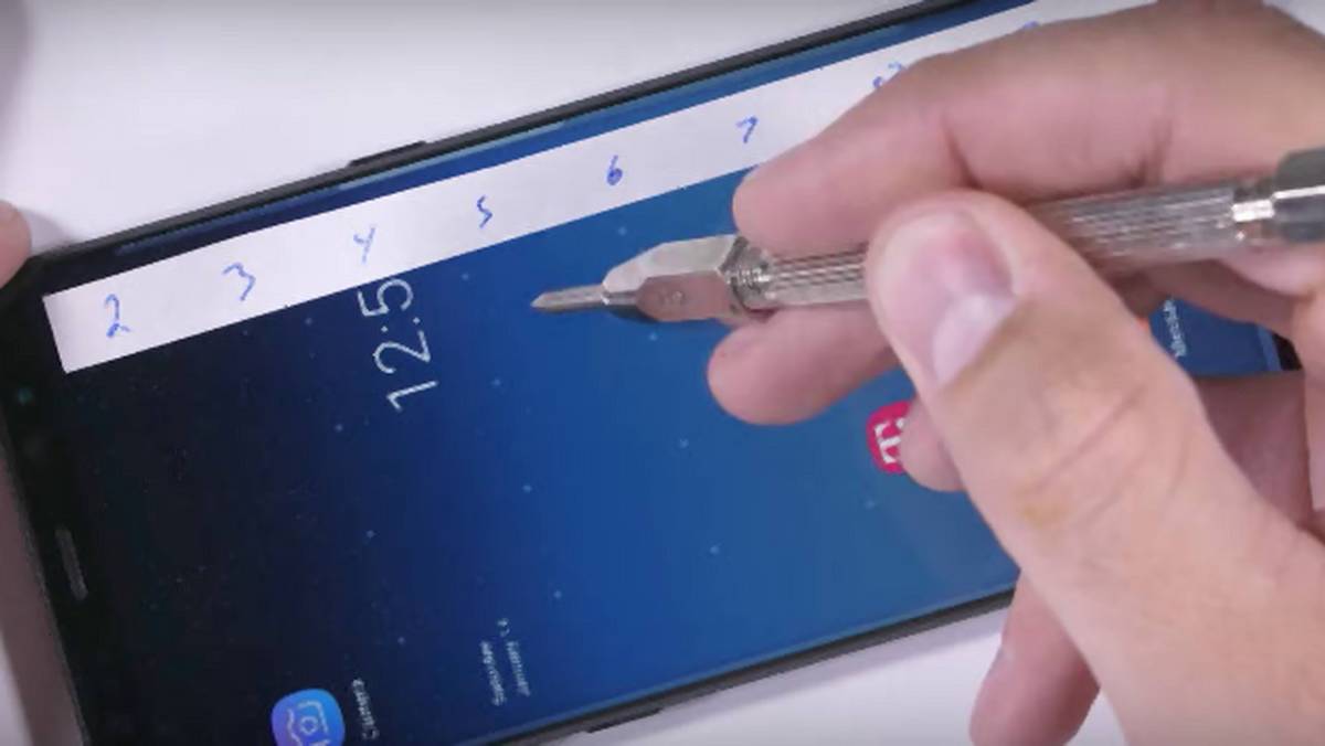 Samsung Galaxy Note 8 na torturach u JerryRigEverything (wideo)