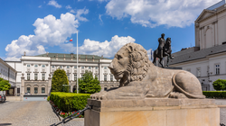 Od 1 stycznia 2026 r. bardzo korzystna zmiana podatku VAT. Najbardziej skorzystają na tym mali przedsiębiorcy i Polacy planujący zarejestrowanie działalności gospodarczej. Ustawa podpisana przez Prezydenta RP