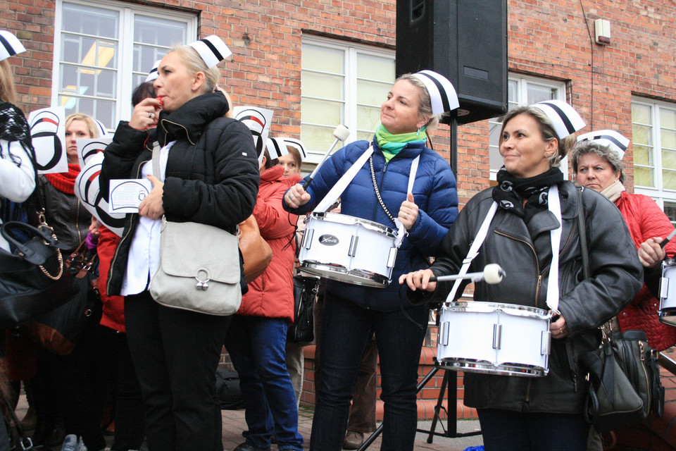 Pielęgniarki i położne protestowały przed Urzędem Marszałkowskim w Gdańsku