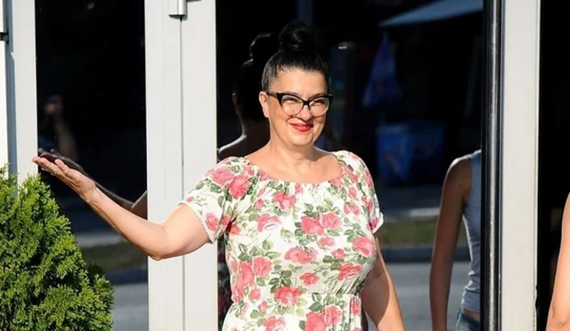 Saša Karan pozira sa suprugom: Pevačica istakla bujne grudi, Aleksandar pre nekoliko godina jedva preživeo