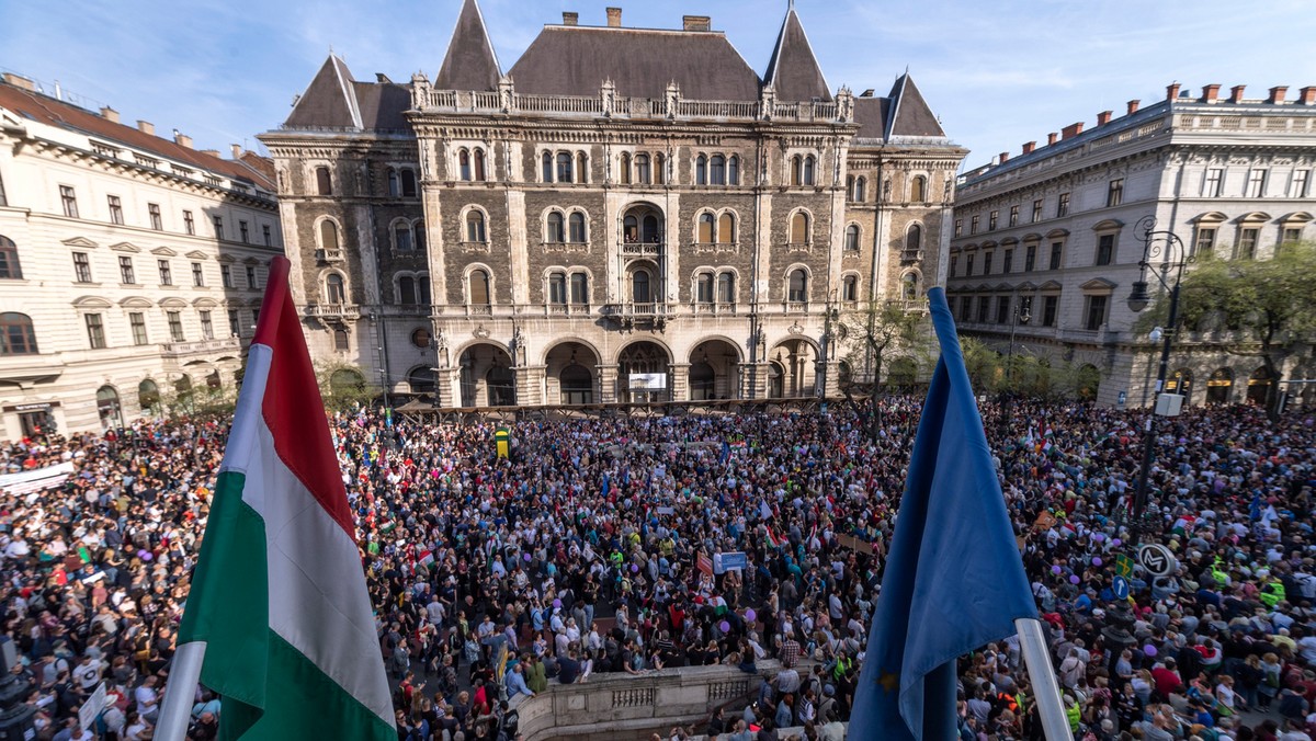 epa06669539 - HUNGARY PROTEST (Post general election protest in Budapest)