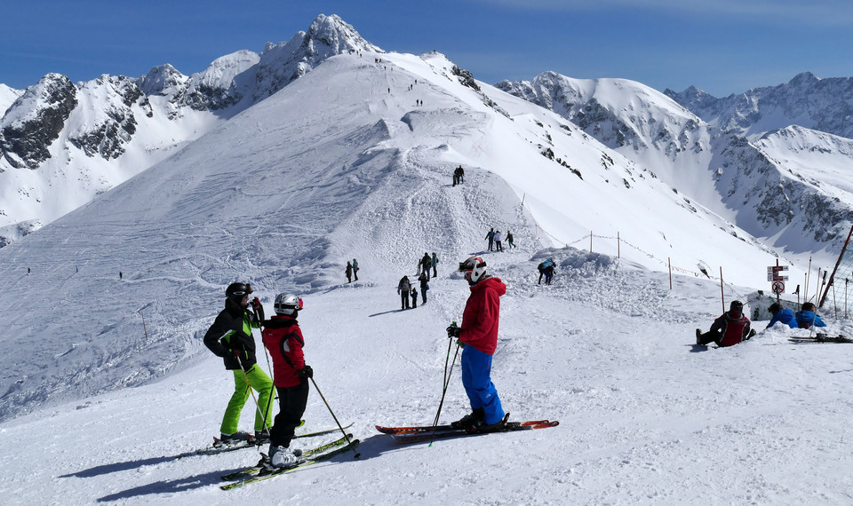 ZAKOPANE TATRY POGODA ŚNIEG (turyści na Kasprowym Wierchu)