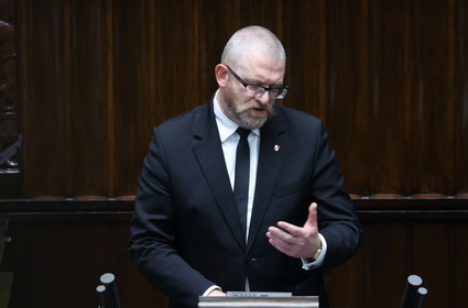 Grzegorz Braun zmierzy się z zarzutami. Sejm uchylił immunitet posłowi Konfederacji